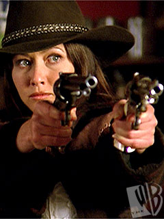 A gunslinging Prue Halliwell